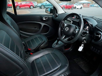 Used smart fortwo 2018 for sale - 76431088: Photo