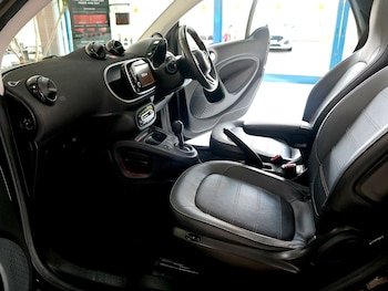 Used smart fortwo 2018 for sale - 76431088: Photo