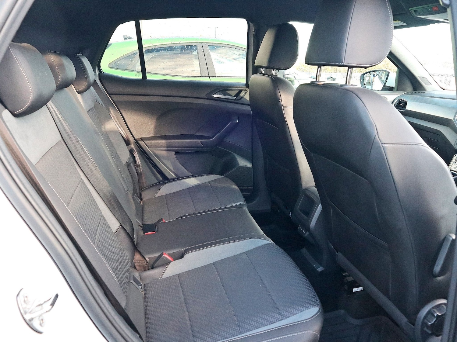 Used Volkswagen T-Cross 2023 for sale - 76369503: Photo 4