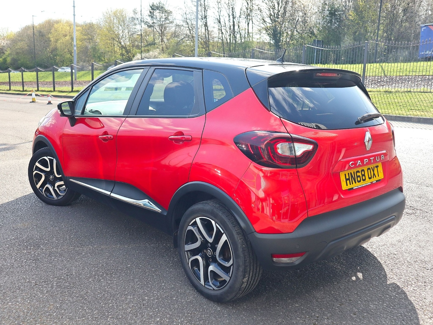 Used Renault Captur 2018 for sale - 78112674: Photo 2