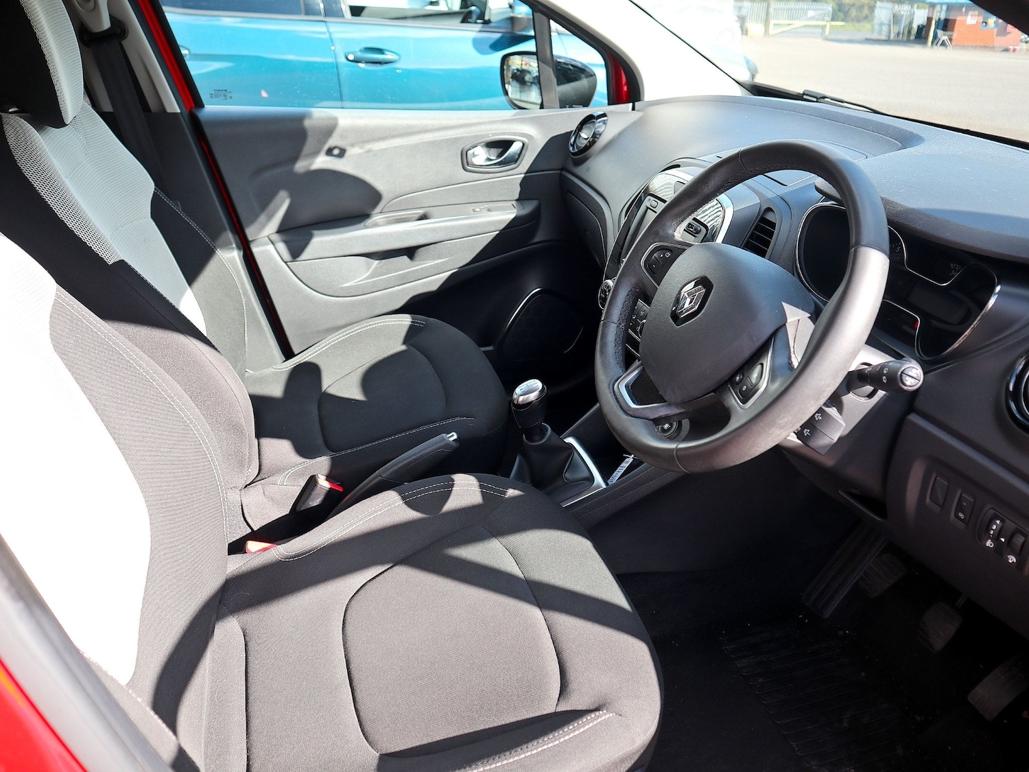 Used Renault Captur 2018 for sale - 78112674: Photo 3