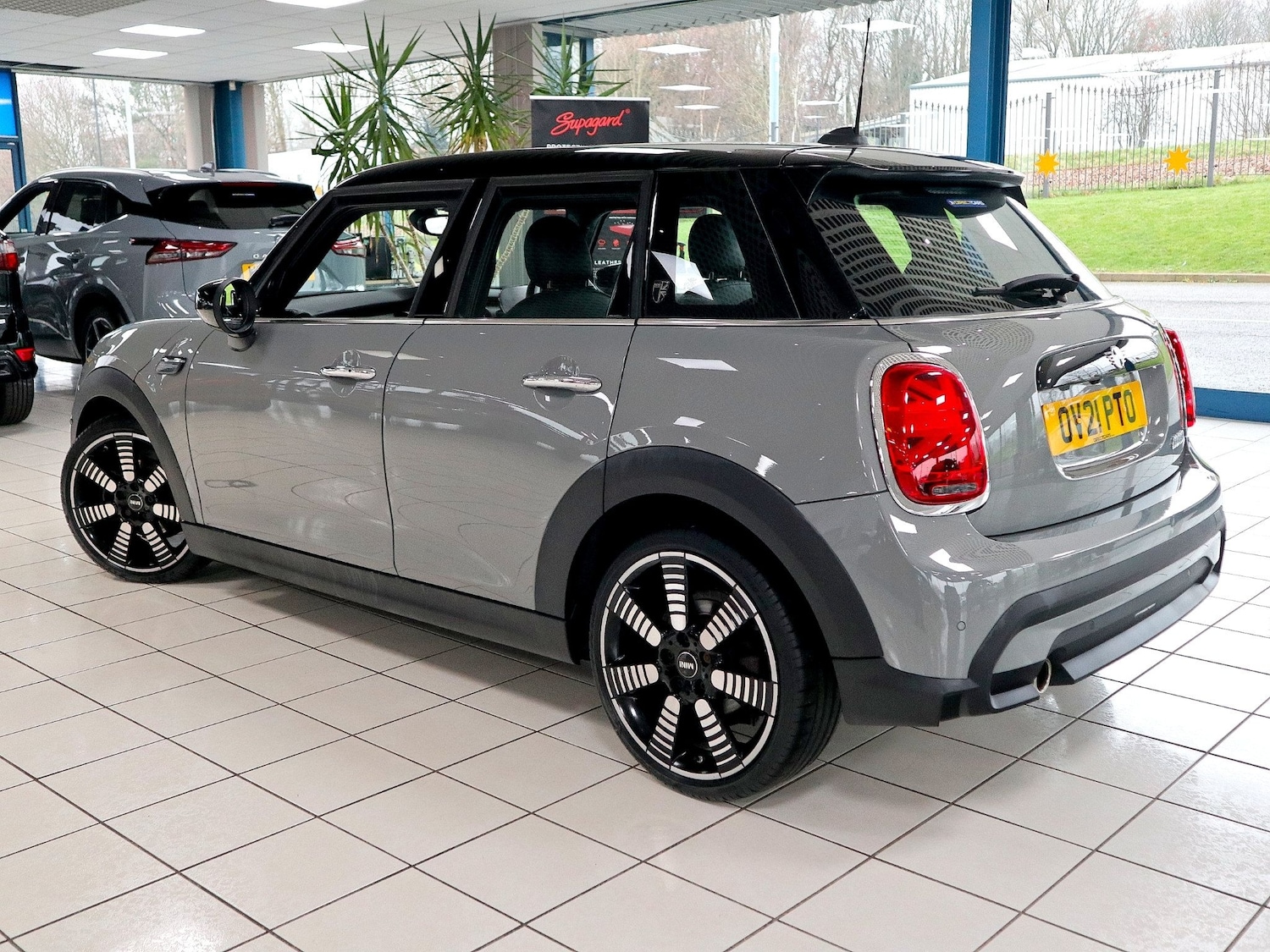 Used MINI Hatch 2021 for sale - 76799553: Photo 2