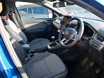 Used Renault Captur 2024 for sale - 76785392: Photo