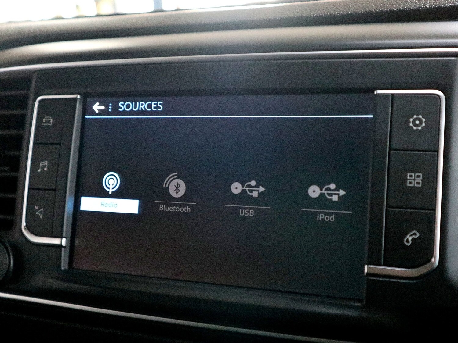 Used Peugeot Traveller 2020 for sale - 76571311: Photo 36