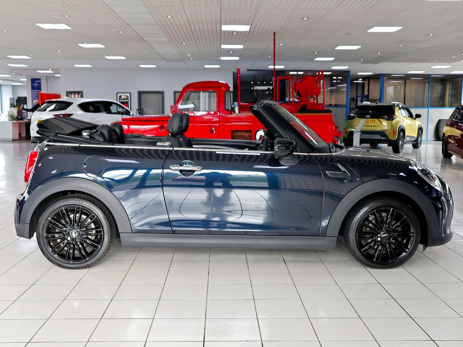 Used MINI Convertible 2023 for sale - 76058330: Photo 13