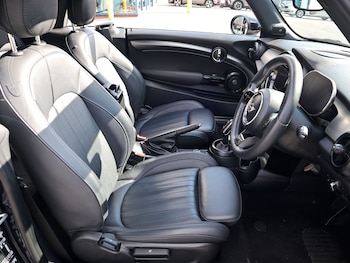 Used MINI Convertible 2023 for sale - 76058330: Photo