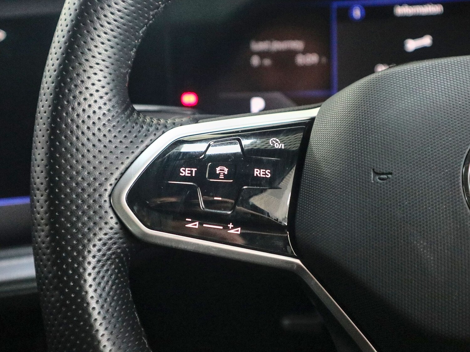 Used Volkswagen Touareg 2022 for sale - 77370888: Photo 42