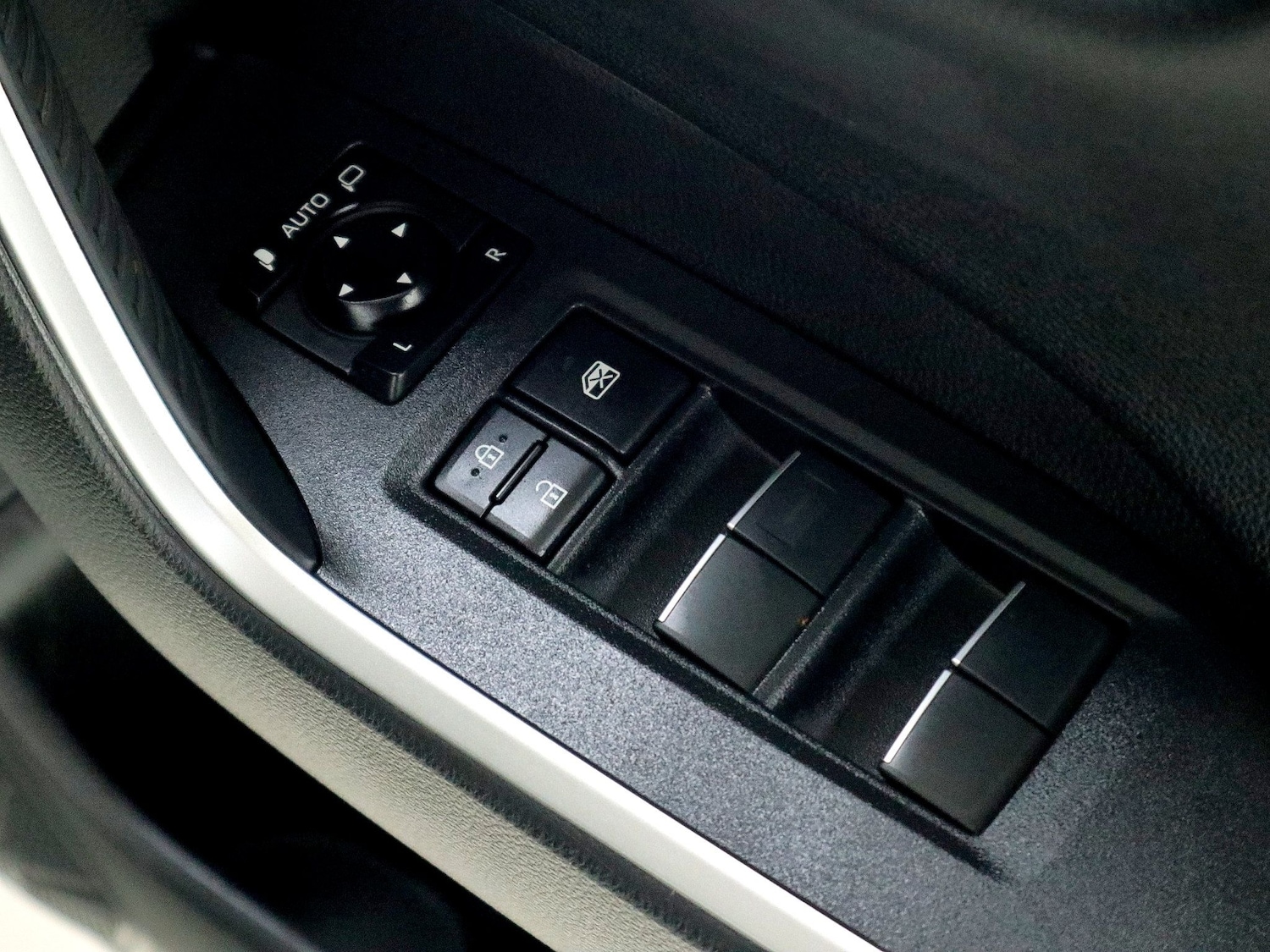 Used Toyota RAV4 2021 for sale - 76911407: Photo 25