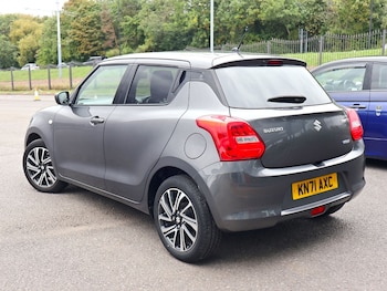 Used Suzuki Swift 2021 for sale - 76082894: Photo 2