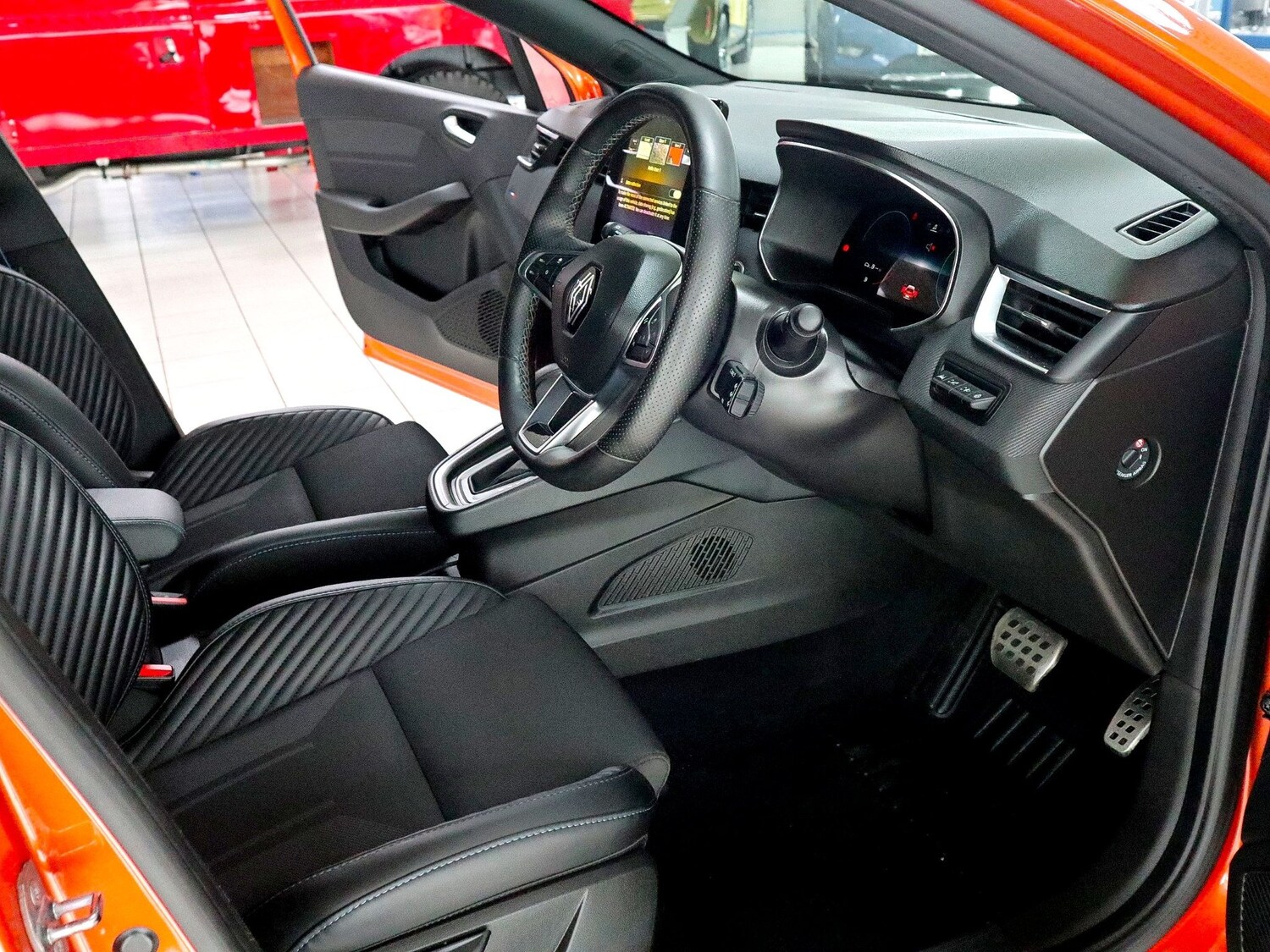 Used Renault Clio 2024 for sale - 76212212: Photo 3