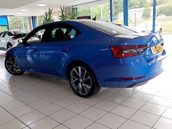 Used Skoda Superb 2023 for sale - 75718539: Photo 2