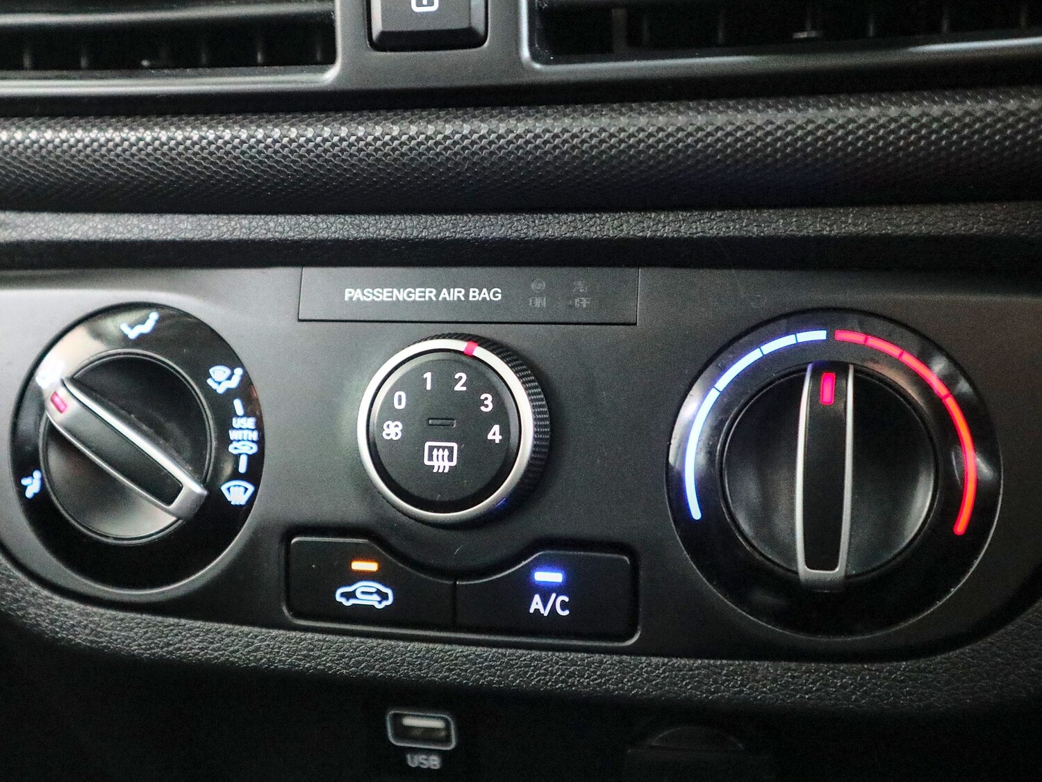 Used Hyundai i10 2022 for sale - 77656520: Photo 32