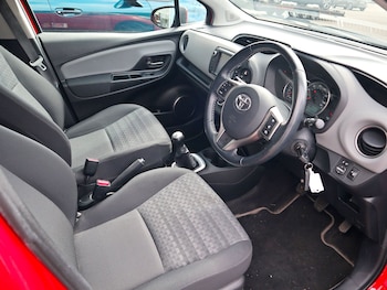 Used Toyota Yaris 2016 for sale - 78945344: Photo