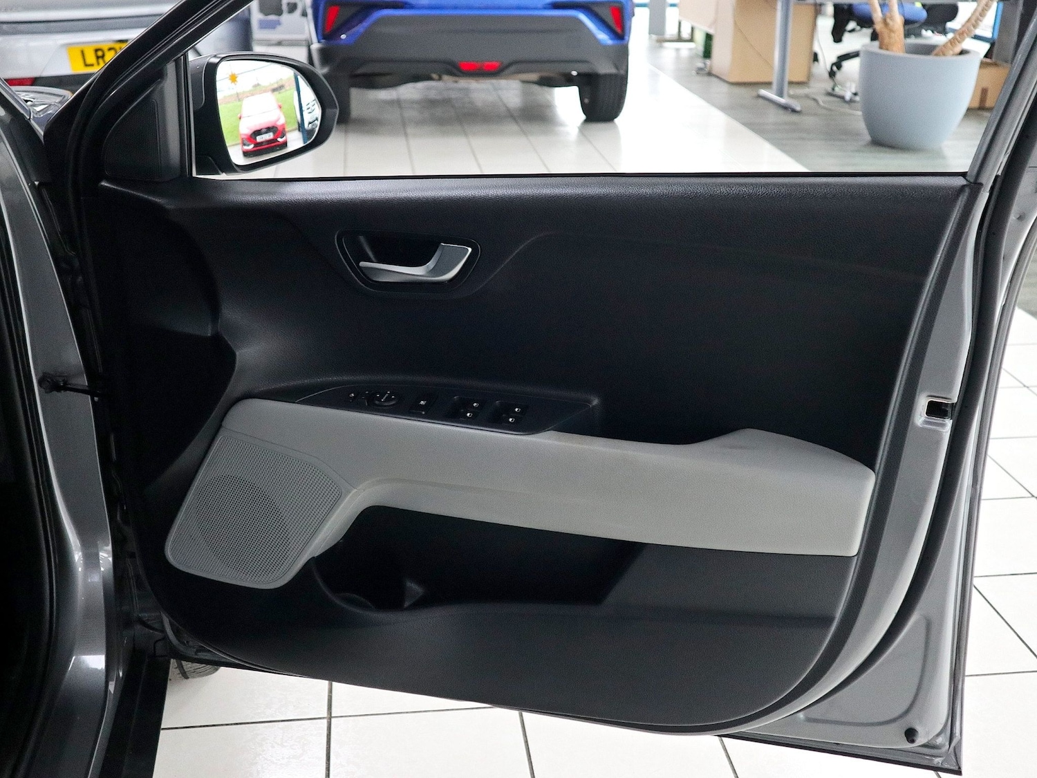 Used Kia Stonic 2024 for sale - 77008429: Photo 23