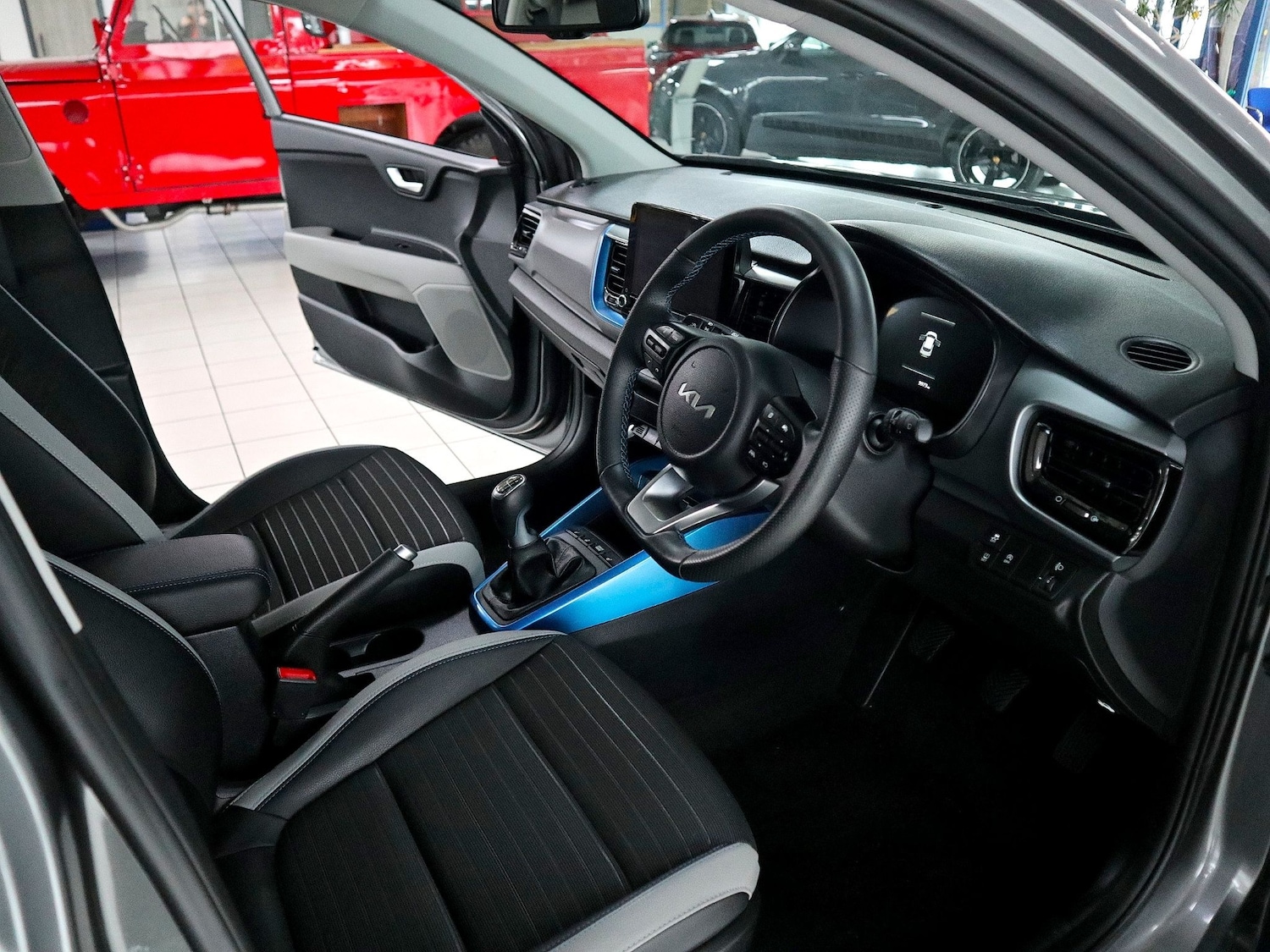 Used Kia Stonic 2024 for sale - 77008429: Photo 3