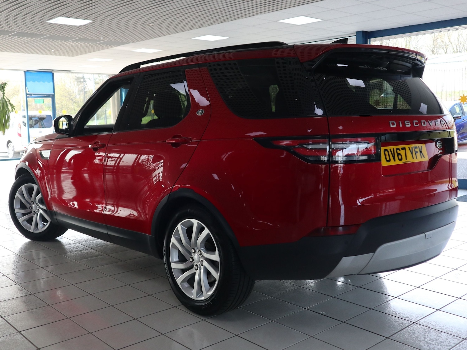Used Land Rover Discovery 2017 for sale - 76618840: Photo 2