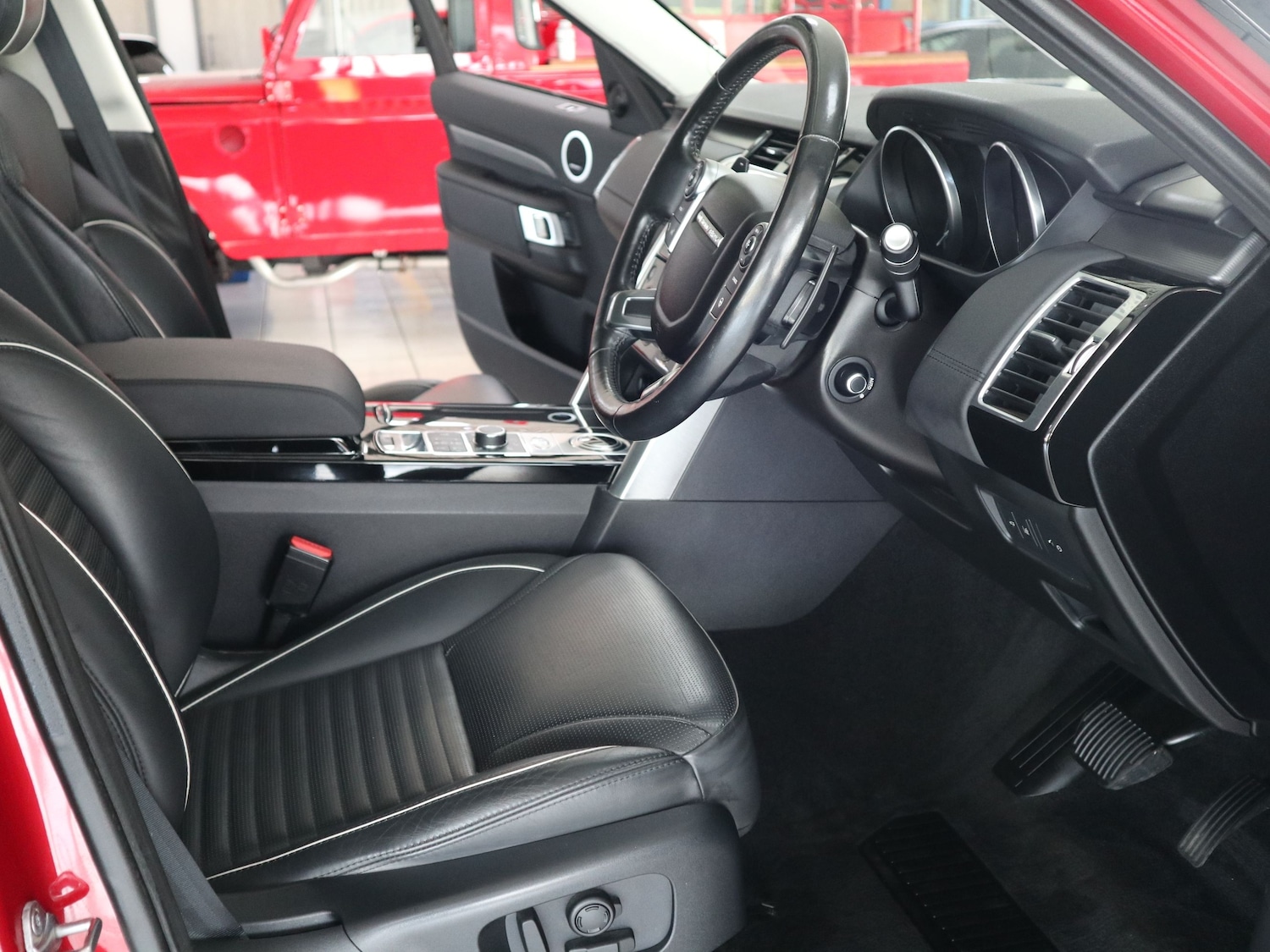 Used Land Rover Discovery 2017 for sale - 76618840: Photo 3