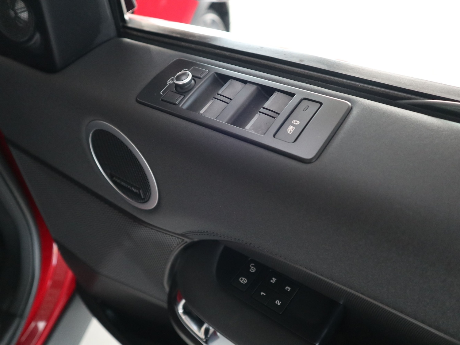 Used Land Rover Discovery 2017 for sale - 76618840: Photo 32