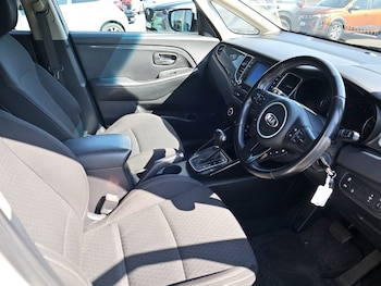 Used Kia Carens 2018 for sale - 78333392: Photo