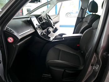 Used Renault Grand Scenic 2019 for sale - 75266944: Photo