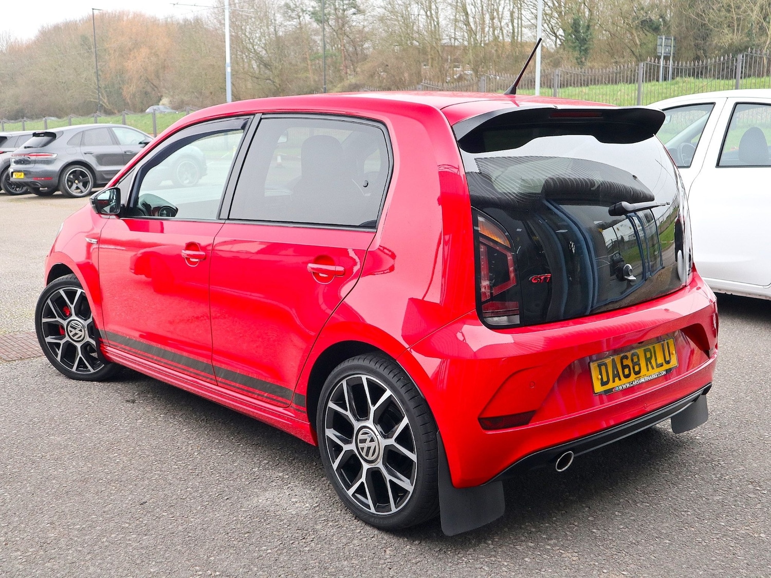 Used Volkswagen up! 2018 for sale - 77807401: Photo 2