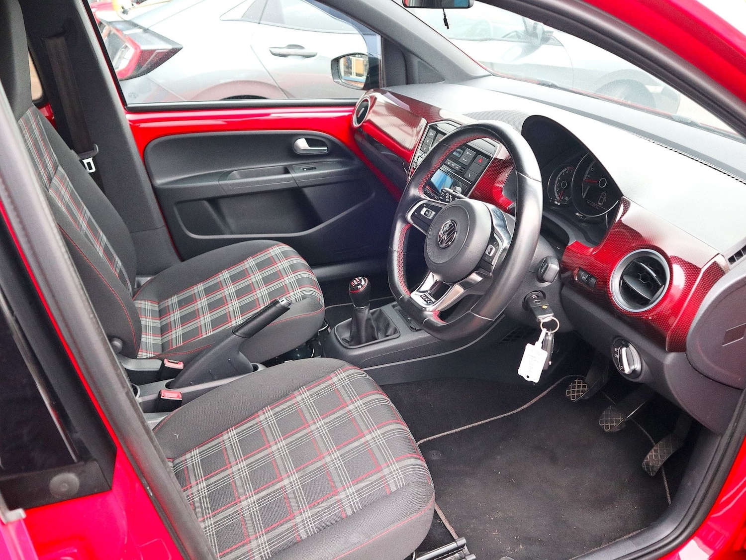 Used Volkswagen up! 2018 for sale - 77807401: Photo 3