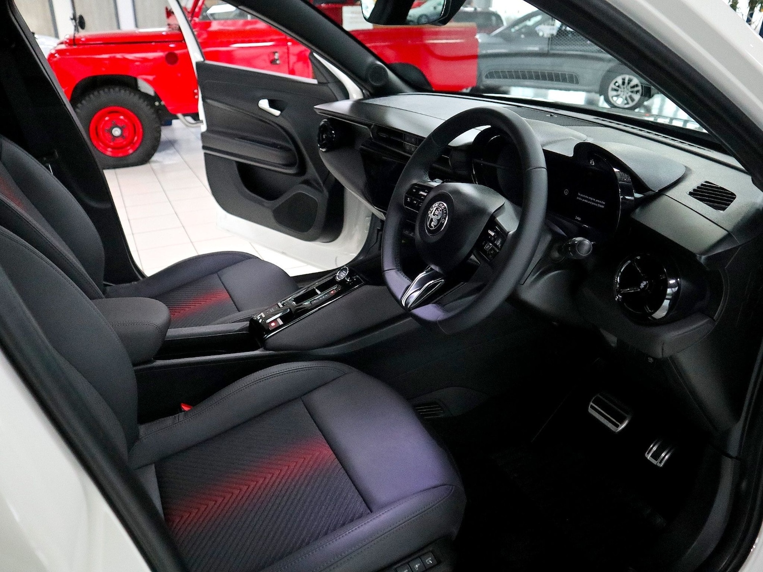 Used Alfa Romeo Junior 2025 for sale - 77303920: Photo 3