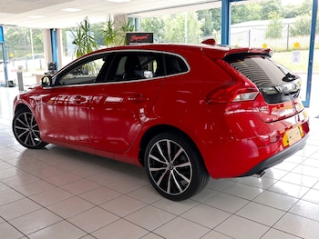 Used Volvo V40 2018 for sale - 74665374: Photo