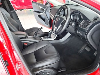 Used Volvo V40 2018 for sale - 74665374: Photo