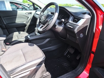 Used Renault Captur 2024 for sale - 78727440: Photo