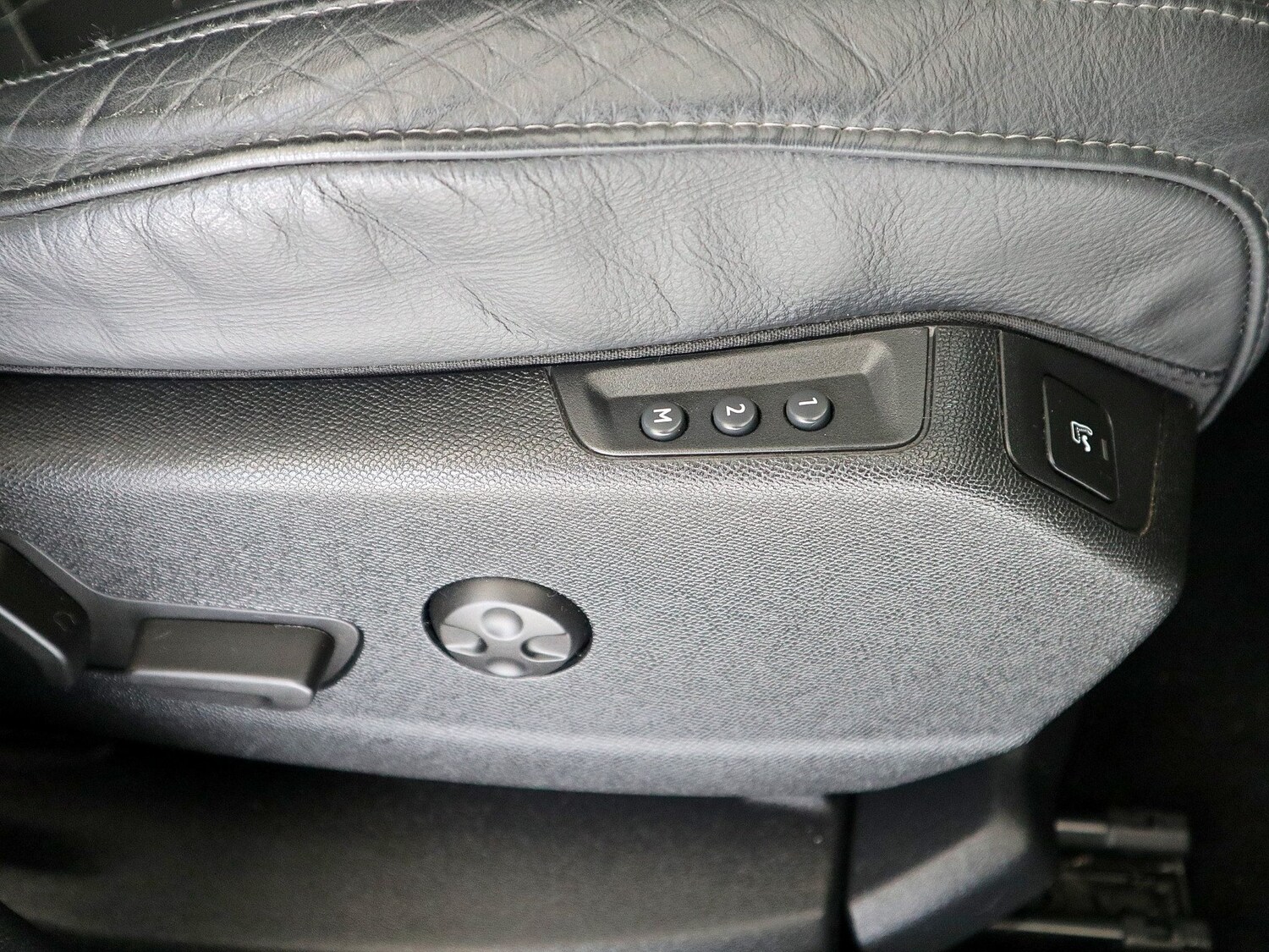 Used DS Automobiles DS 7 Crossback 2018 for sale - 75587524: Photo 18