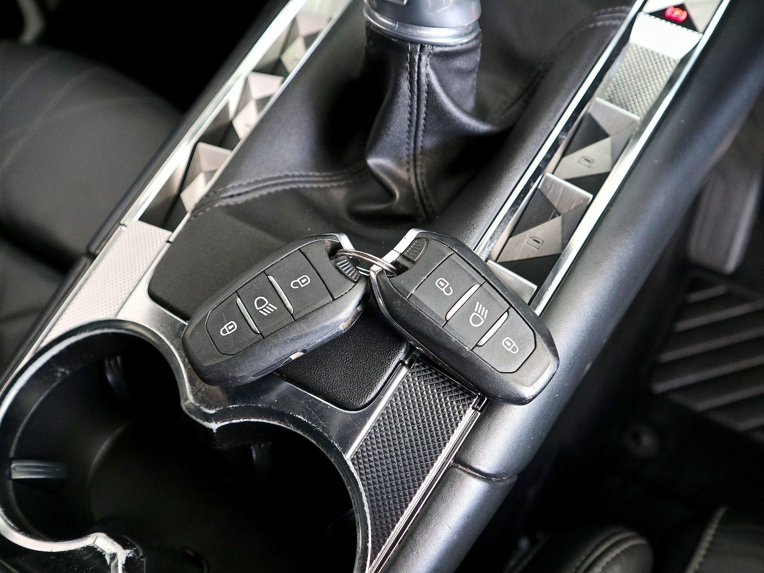 Used DS Automobiles DS 7 Crossback 2018 for sale - 75587524: Photo 45