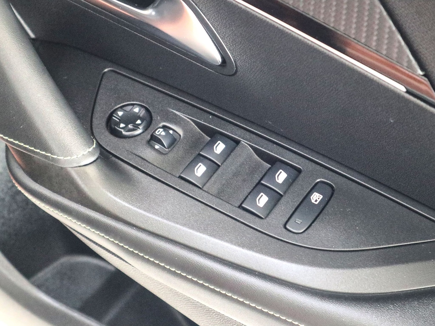 Used Peugeot 2008 2022 for sale - 77643971: Photo 26