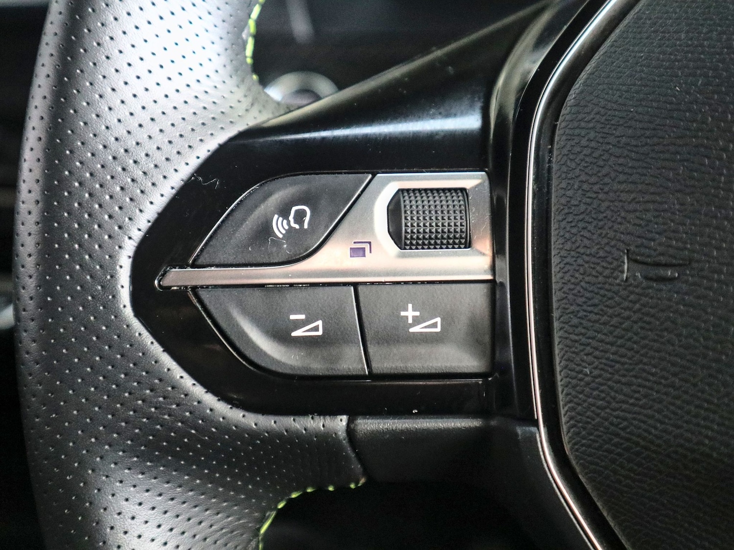 Used Peugeot 2008 2022 for sale - 77643971: Photo 37