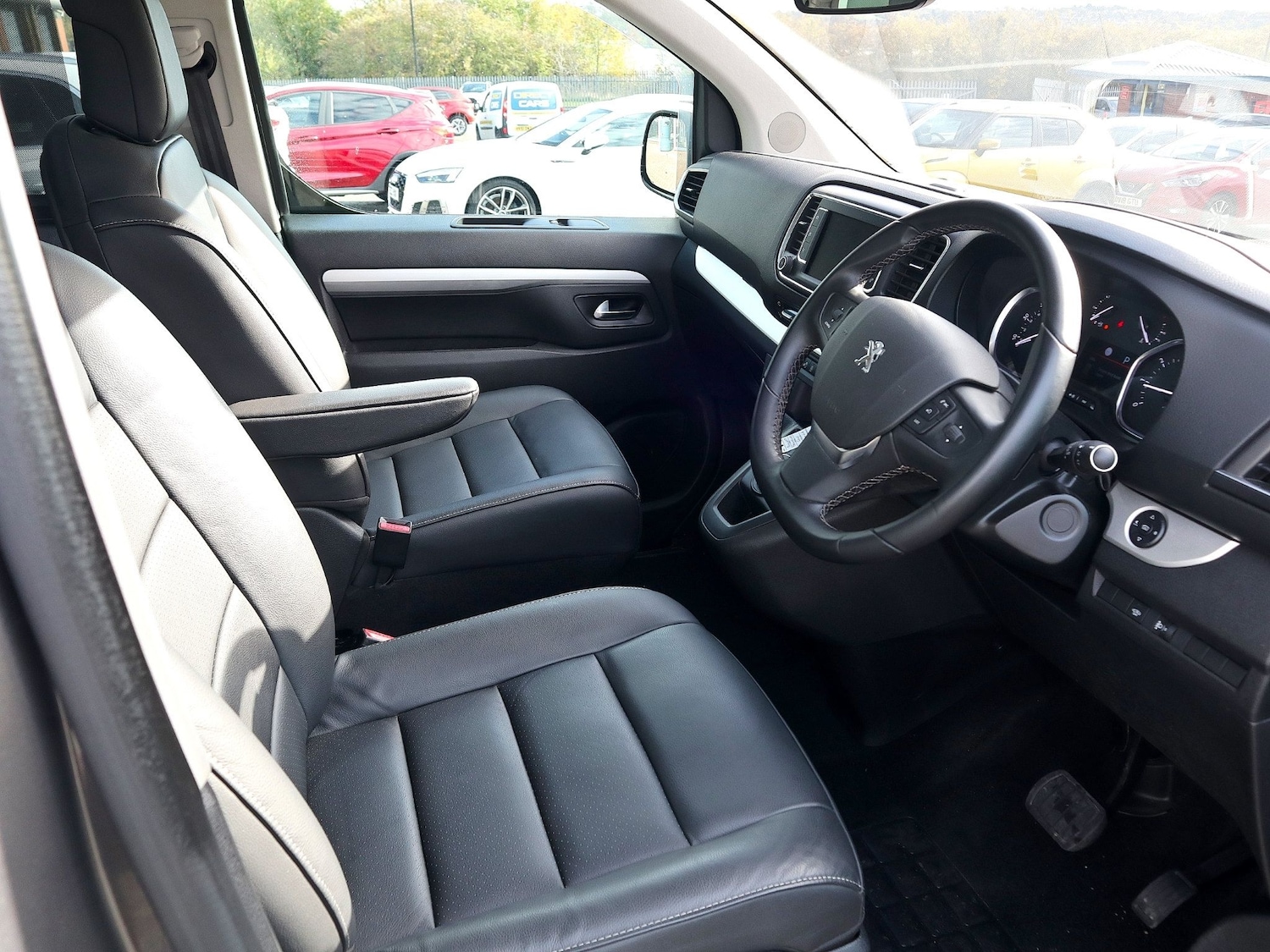 Used Peugeot Traveller 2020 for sale - 76347406: Photo 3