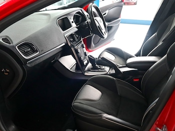 Used Volvo V40 2018 for sale - 74933073: Photo