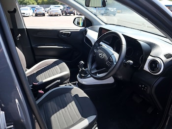 Used Hyundai i10 2023 for sale - 79180087: Photo