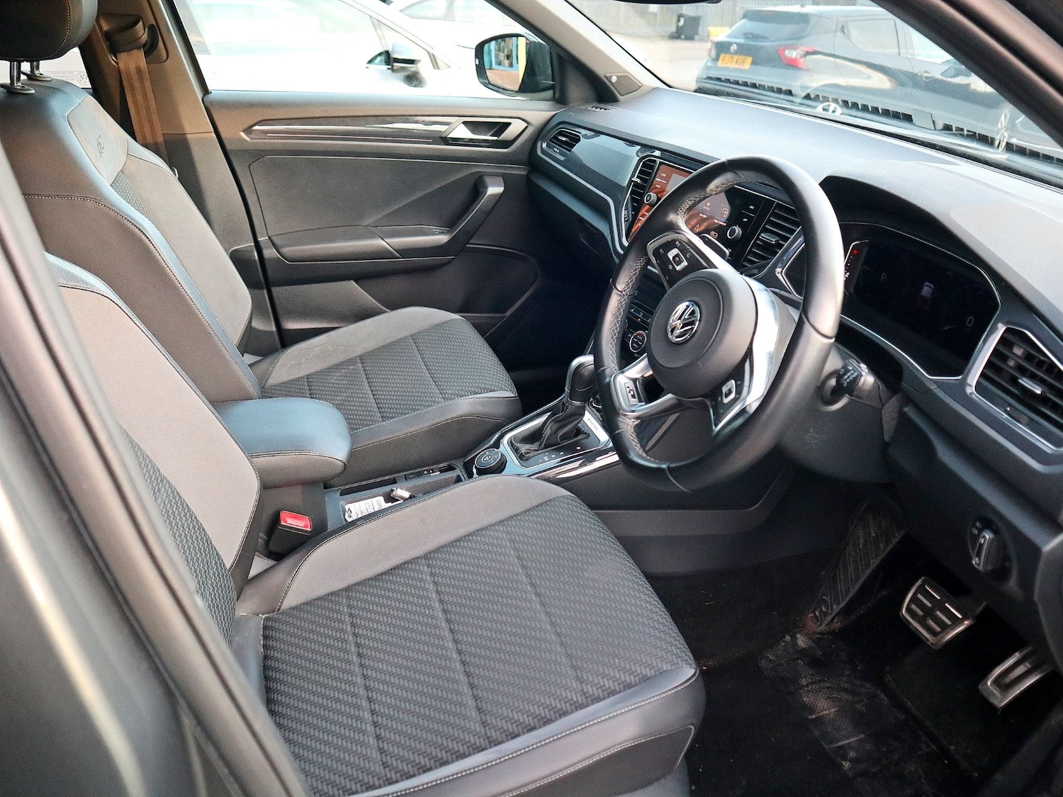 Used Volkswagen T-Roc 2019 for sale - 76656412: Photo 3