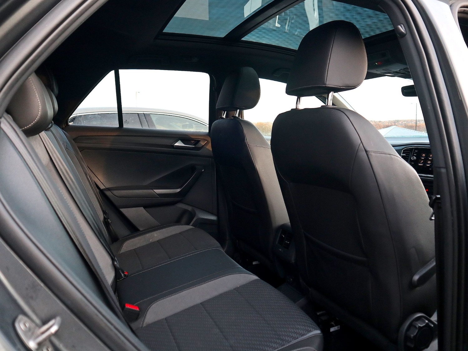 Used Volkswagen T-Roc 2019 for sale - 76656412: Photo 4