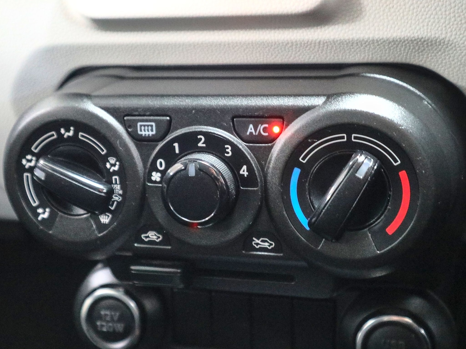 Used Suzuki Ignis 2018 for sale - 77357490: Photo 32