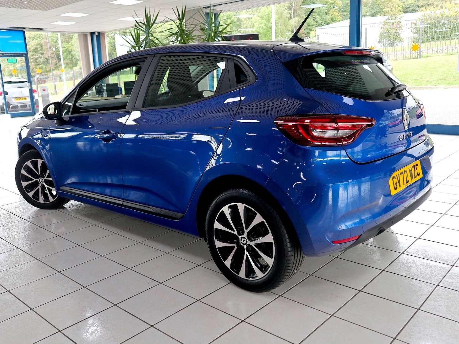 Used Renault Clio 2023 for sale - 75976192: Photo 2