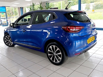 Used Renault Clio 2023 for sale - 75976192: Photo 2