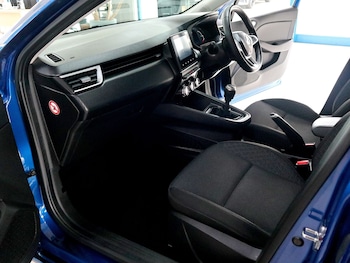 Used Renault Clio 2023 for sale - 75976192: Photo 4
