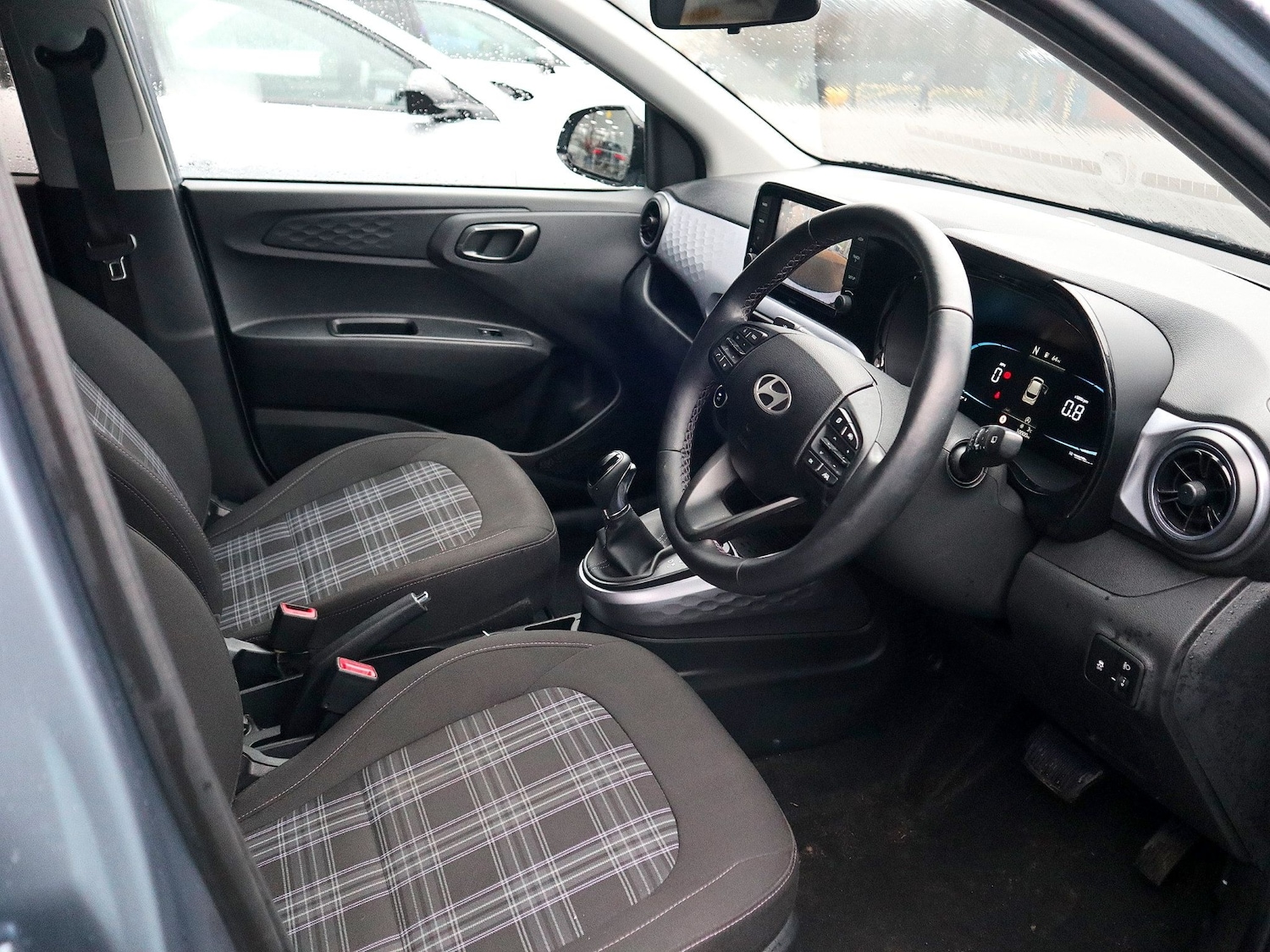 Used Hyundai i10 2023 for sale - 77548483: Photo 2