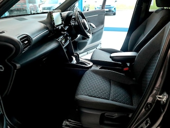 Used Toyota Yaris Cross 2023 for sale - 76785395: Photo