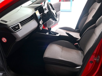 Used Renault Clio 2024 for sale - 75289411: Photo