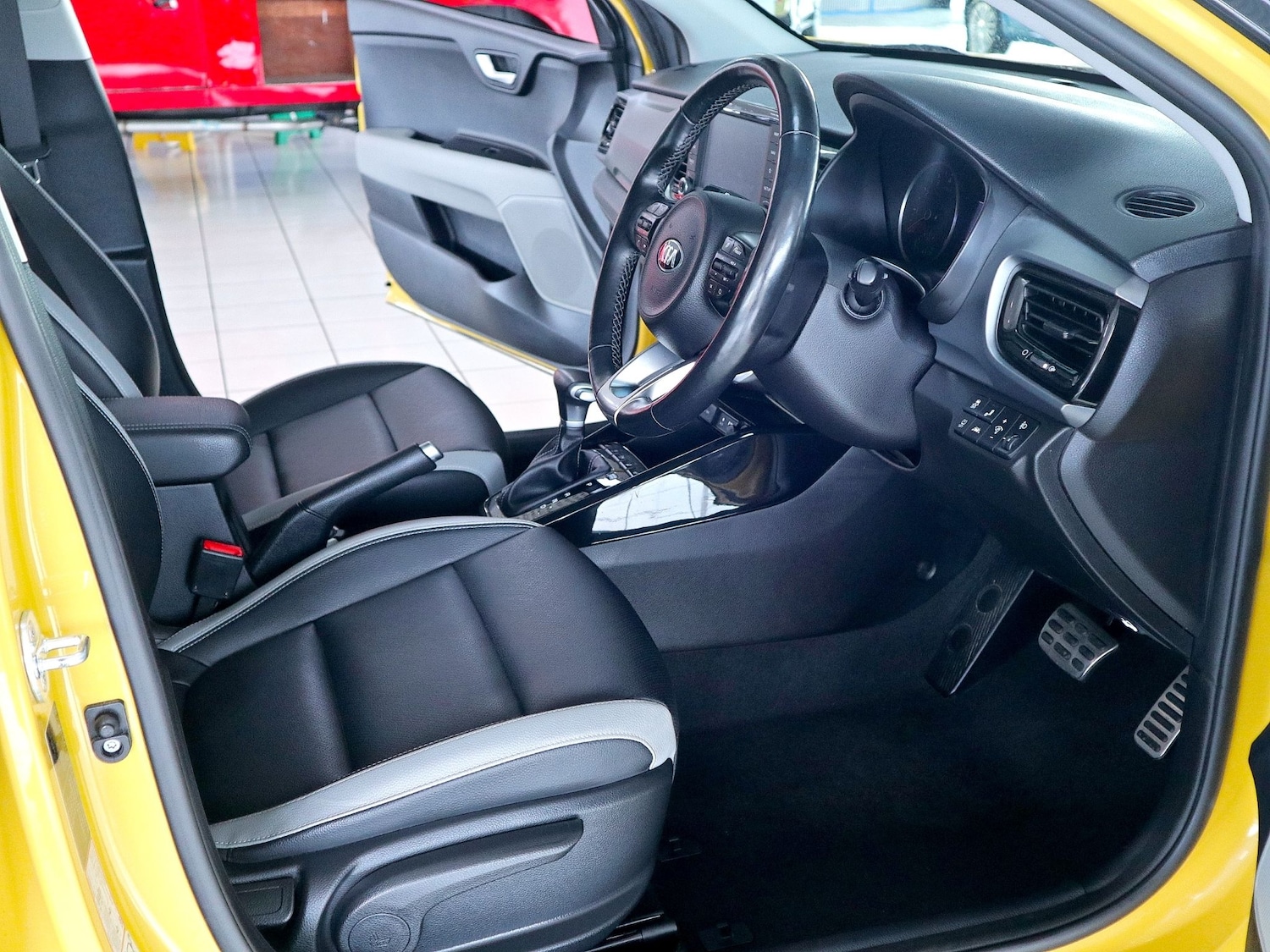 Used Kia Stonic 2020 for sale - 76107585: Photo 3