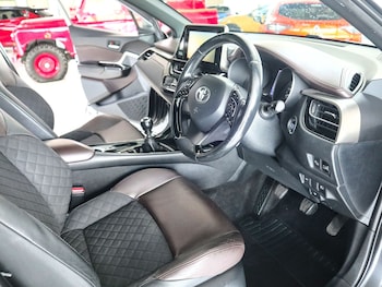 Used Toyota C-HR 2017 for sale - 78515341: Photo