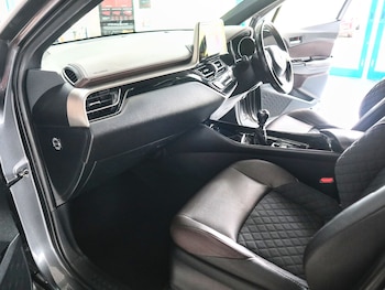 Used Toyota C-HR 2017 for sale - 78515341: Photo