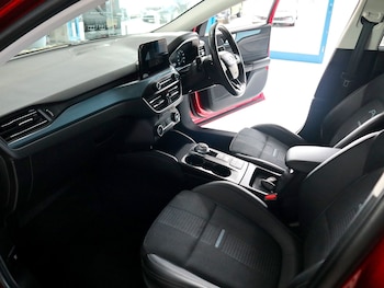 Used Ford Focus 2019 for sale - 76082899: Photo 4